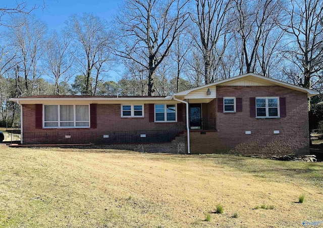 view of front facade with a front lawn