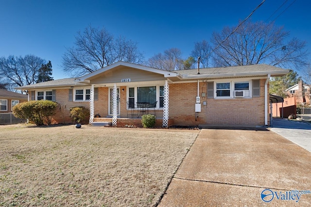 single story home featuring a front yard