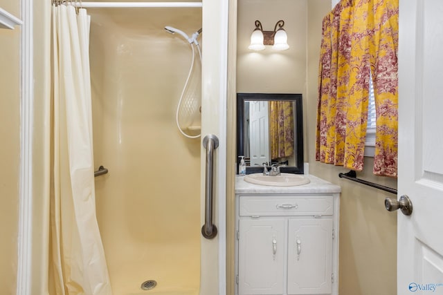 bathroom with a shower with shower curtain and vanity