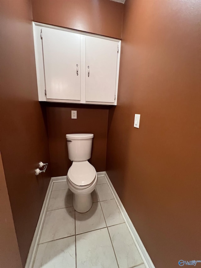 bathroom featuring toilet and baseboards