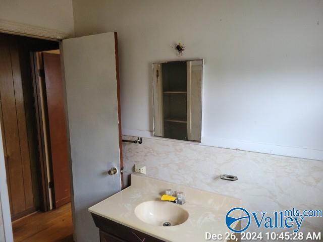 bathroom with vanity