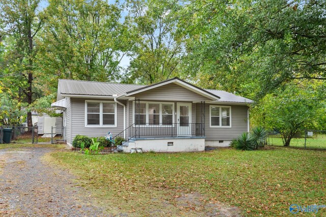 view of front of house with a front lawn