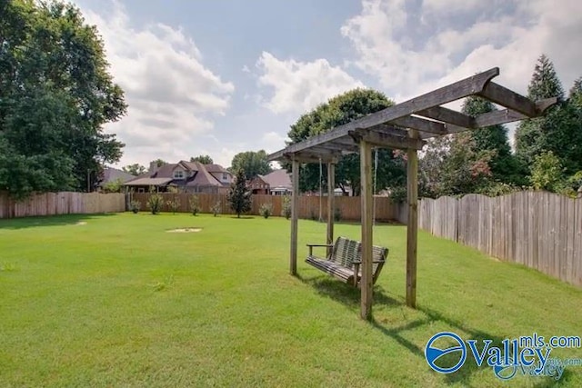 view of yard featuring a pergola