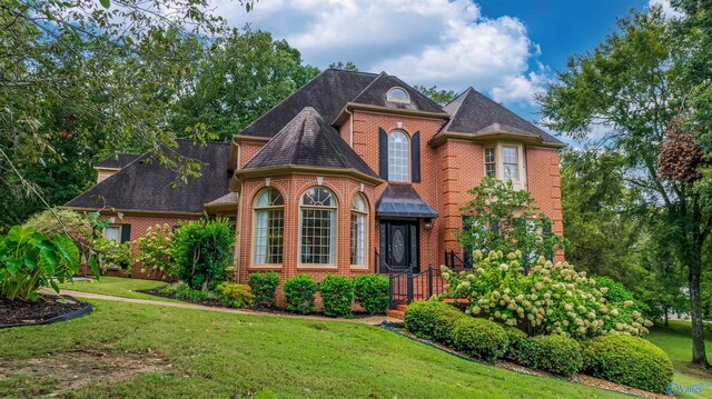 view of front of house with a front yard