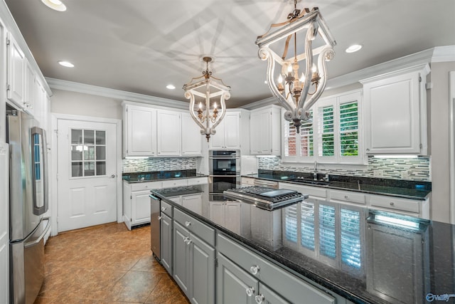 904 Driver Rd NW, Fort Payne, AL 35967 - kitchen featuring gray cabinets, a sink, stainless steel appliances, an inviting chandelier, and white cabinets