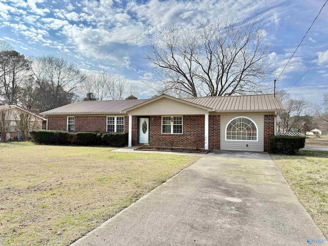 ranch-style house featuring a front lawn