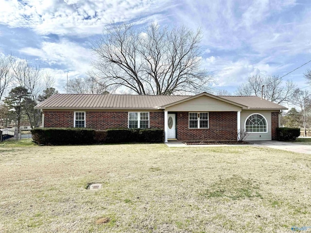 single story home featuring a front yard