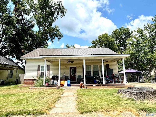 view of front of home featuring a front lawn, a gazebo, and ceiling fan