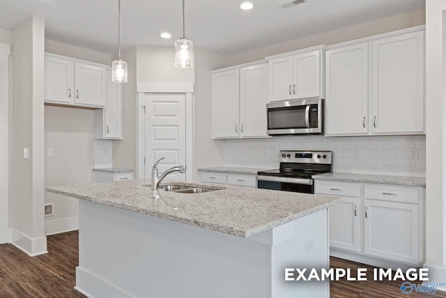 kitchen featuring sink, hanging light fixtures, stainless steel appliances, a kitchen island with sink, and white cabinets