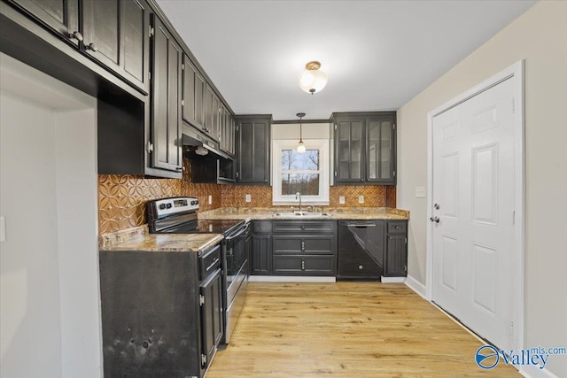 kitchen featuring stainless steel range with electric stovetop, a sink, light wood-style floors, decorative backsplash, and dishwasher