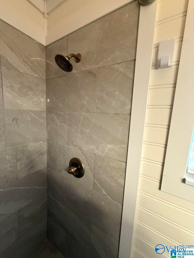 bathroom with tiled shower