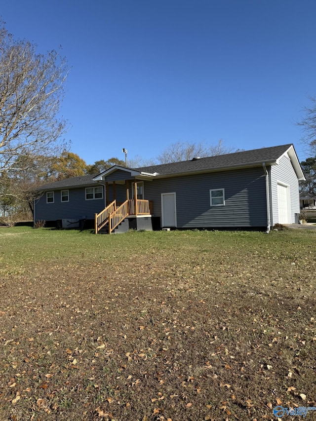 back of house featuring a lawn