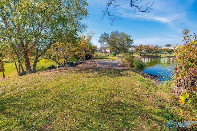 view of yard featuring a water view