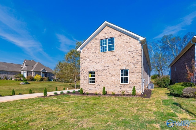 view of side of property featuring a yard