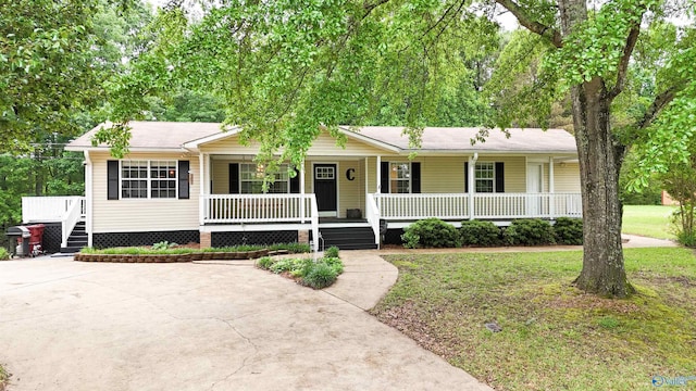 610 Grover Davis Rd, Hamilton, AL 35570 - ranch-style home featuring covered porch and a front yard