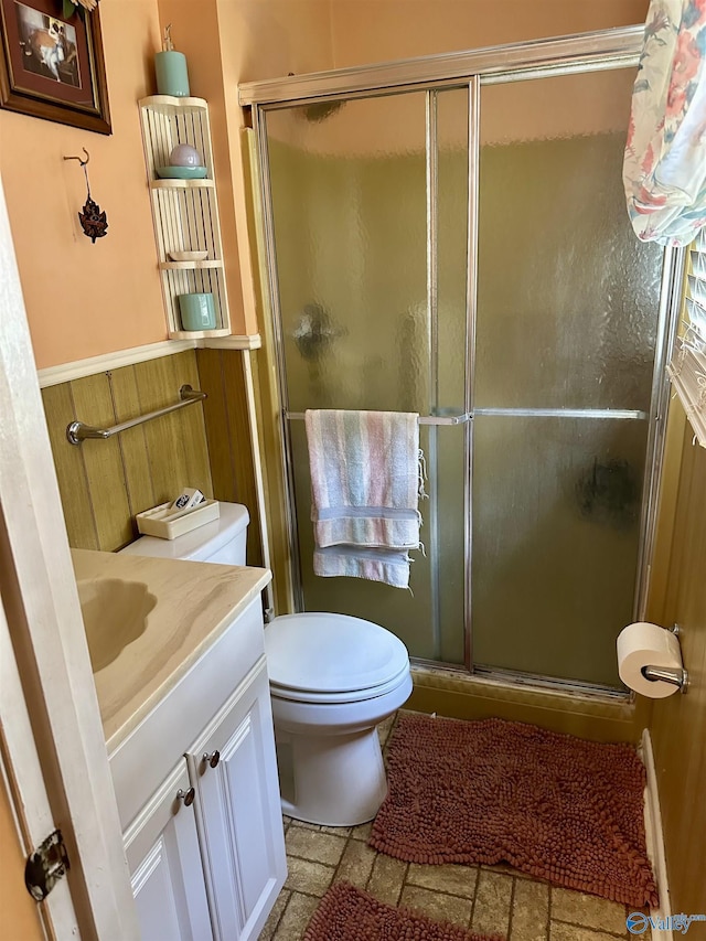 1212 Twin Lake Cir SW, Hartselle, AL 35640 - full bath featuring toilet, a shower with shower door, vanity, and a wainscoted wall