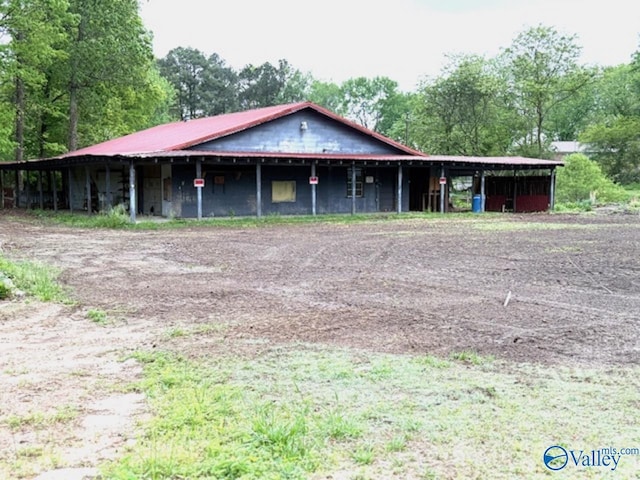 view of front of property featuring metal roof