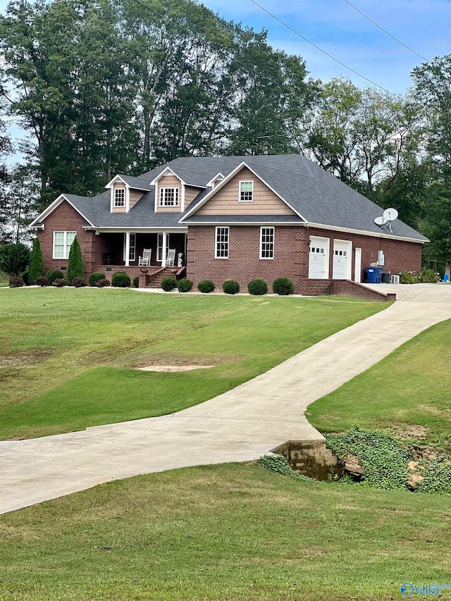 view of front of property with a front yard