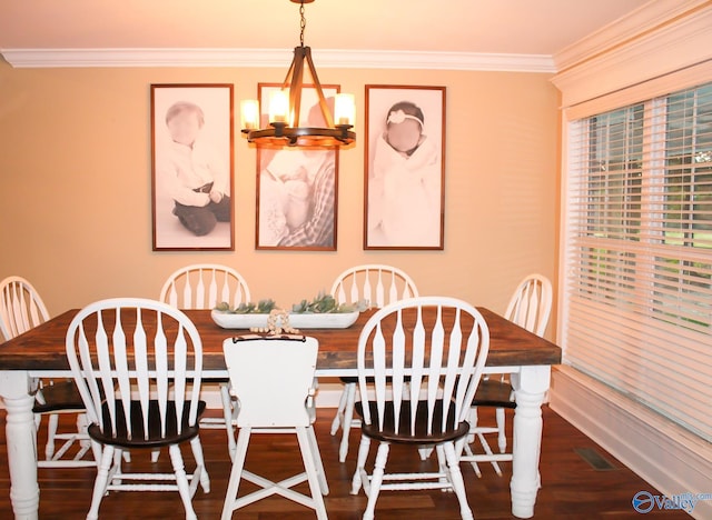 dining area featuring ornamental molding, dark hardwood / wood-style flooring, and a notable chandelier