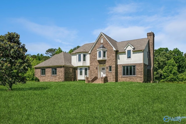 view of front of property with a front yard