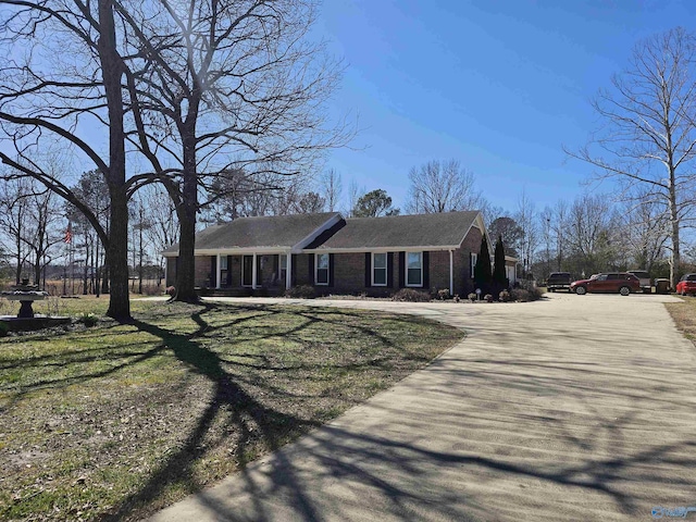 809 Kyle Rd NE, Hartselle, AL 35640 - ranch-style house featuring concrete driveway, brick siding, and a front lawn