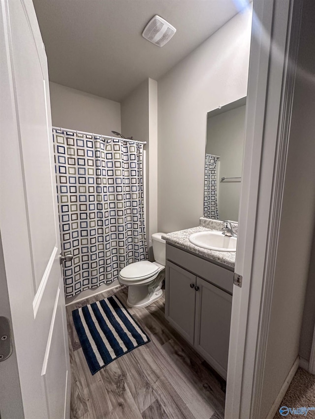 117 Edensmith Dr, New Market, AL 35761 - full bath featuring wood finished floors, toilet, vanity, and a shower with shower curtain