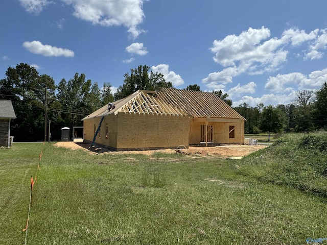 exterior space featuring a yard