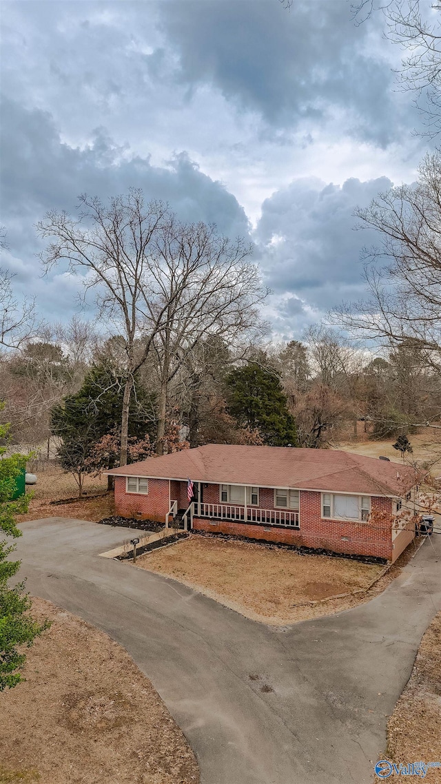 6670 Moores Mill Rd, Huntsville, AL 35811 - single story home with driveway