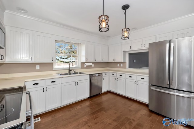 kitchen featuring appliances with stainless steel finishes, dark hardwood / wood-style flooring, ornamental molding, sink, and hanging light fixtures