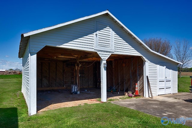 view of outbuilding with a yard