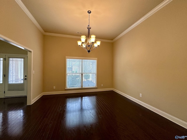 empty room featuring dark wood-type flooring, a chandelier, and ornamental molding