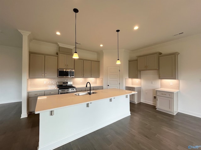 kitchen featuring an island with sink, stainless steel appliances, sink, and decorative backsplash