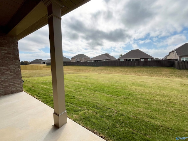 view of yard featuring a patio area