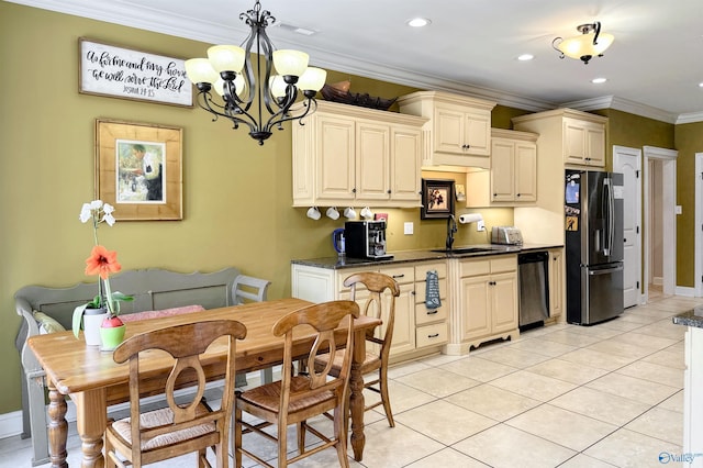 kitchen featuring sink, decorative light fixtures, stainless steel appliances, cream cabinets, and ornamental molding
