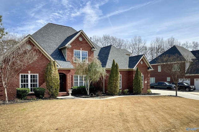 view of front of house with a front lawn