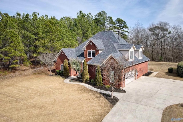view of front of house with a front lawn