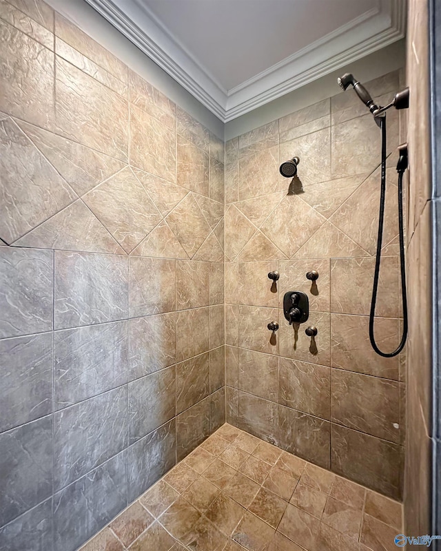 bathroom featuring crown molding and tiled shower