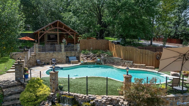 view of swimming pool