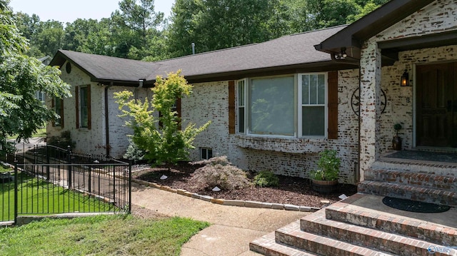 view of front of property with a front lawn