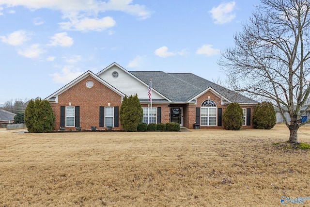 ranch-style home featuring a front lawn