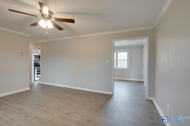 unfurnished room with crown molding, light hardwood / wood-style floors, and ceiling fan