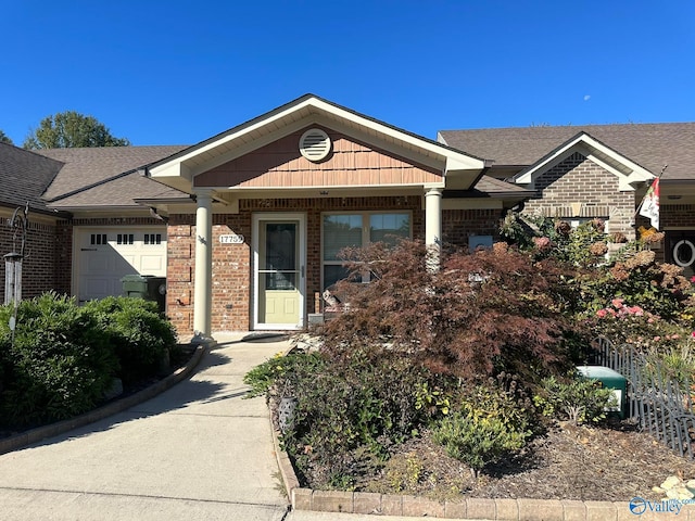 view of front facade featuring a garage