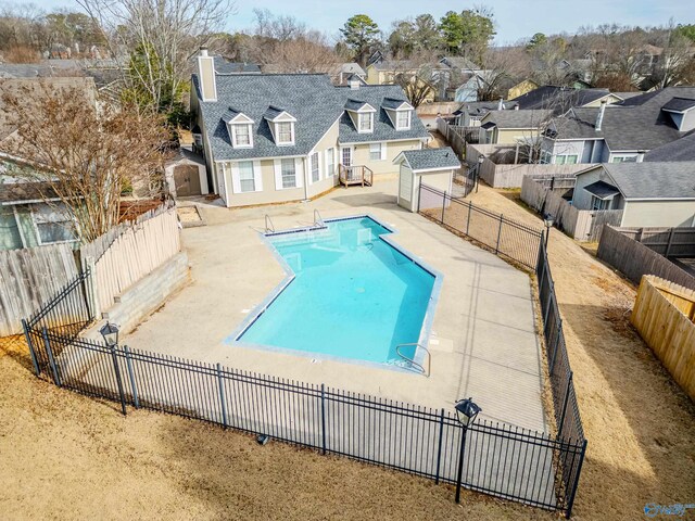 view of swimming pool