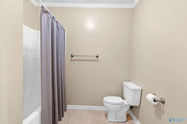708 Apache St NW, Hartselle, AL 35640 - full bathroom with toilet, baseboards, and shower / bath combo with shower curtain