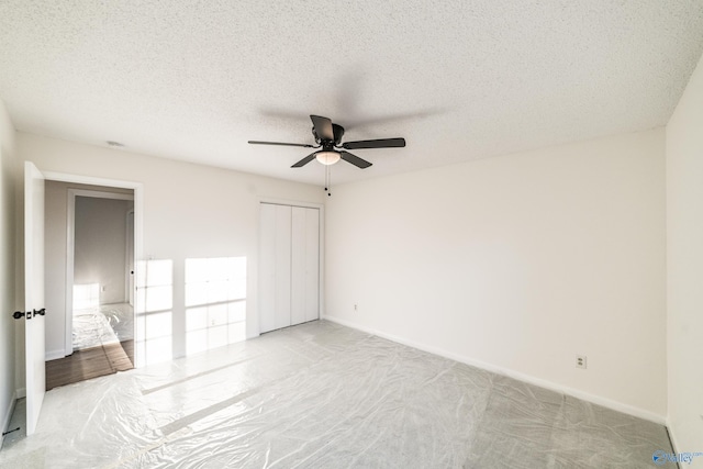 unfurnished bedroom featuring ceiling fan, a closet, and a textured ceiling