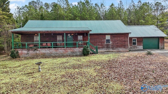 view of front of house featuring a garage and a front lawn