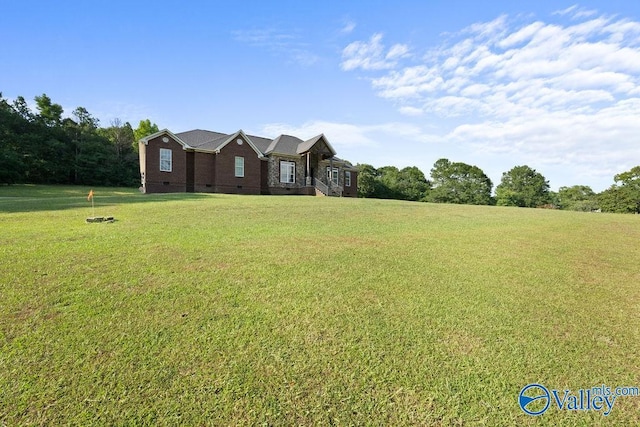 ranch-style home featuring a front lawn