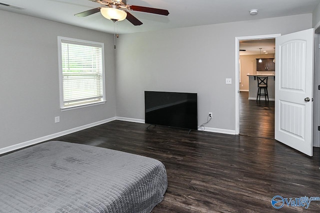 bedroom featuring dark wood-style flooring, baseboards, visible vents, and ceiling fan