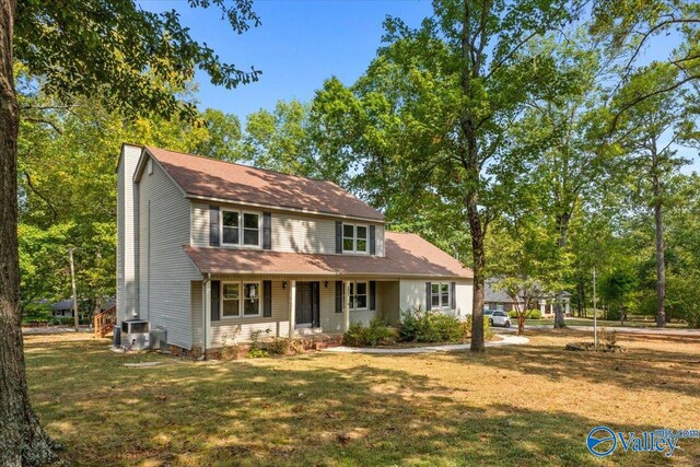 view of front of home featuring a front lawn