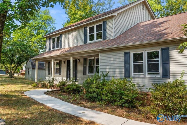 view of front of home featuring a front lawn and covered porch